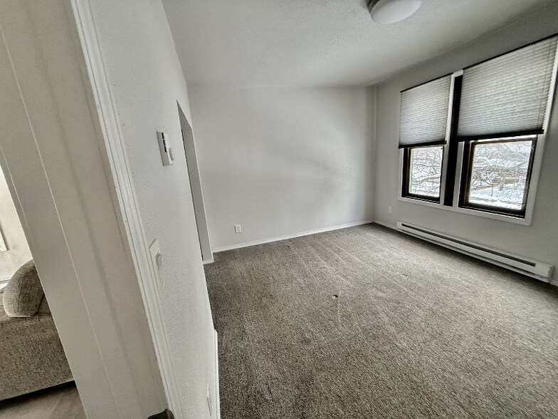 Building Photo - 506 1st Ave W