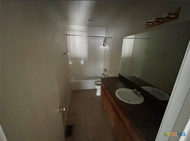 Building Photo - 1010 Lansberry Ct