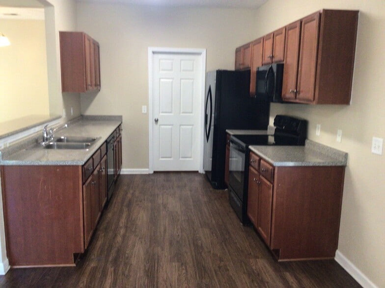 Building Photo - 121 Caribbean Village Dr
