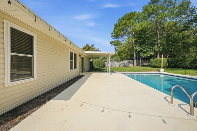 Building Photo - 1243 Jefferyscot Dr