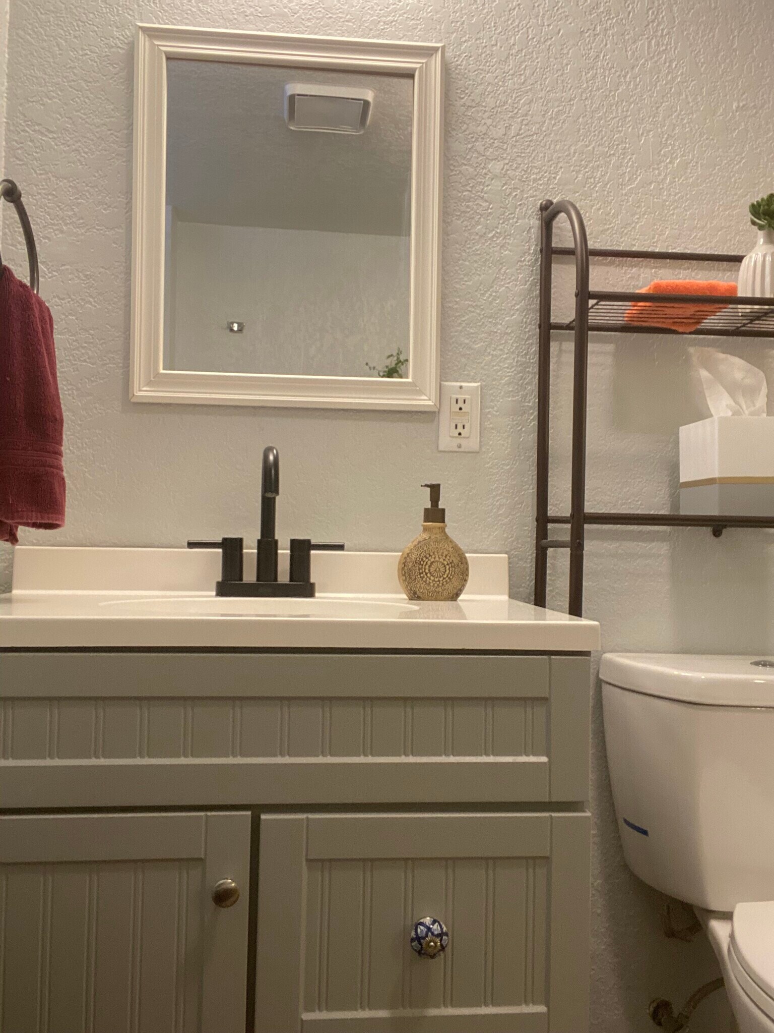 Building Photo - 616 W Mulberry St