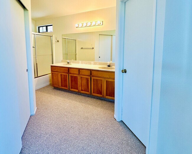 Building Photo - 1537 Yarberry Dr