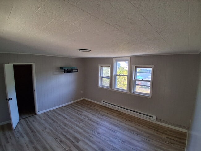 Primary Photo - 65-67 Railroad Street