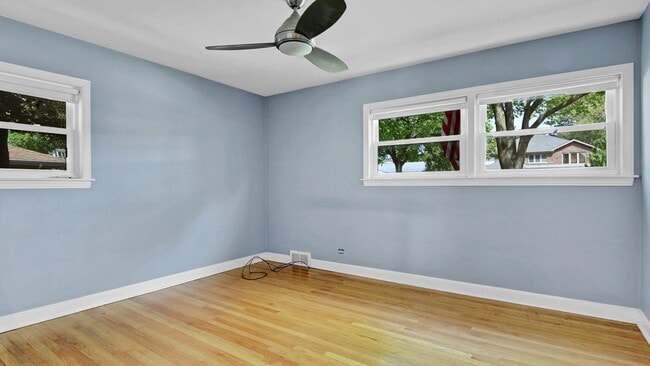 Building Photo - 8918 Parkside Ave