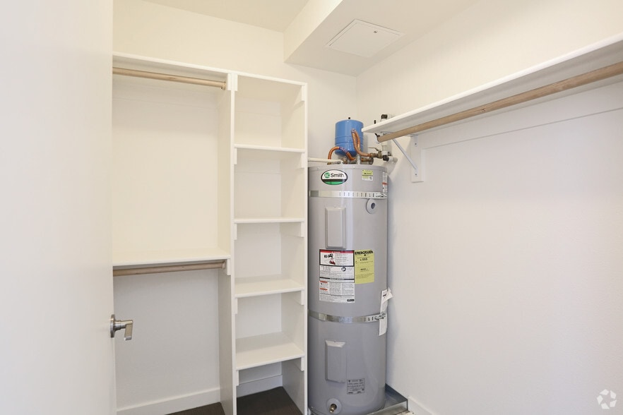Walk-in Closet - Bridgeton Apartments