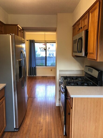 Kitchen - 428 Thoreau Rd