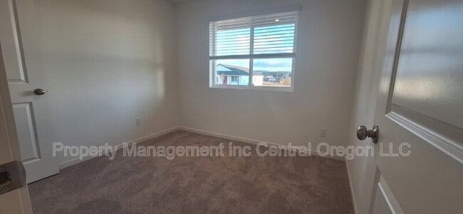 Building Photo - 1349 NE Cobbleridge Lp