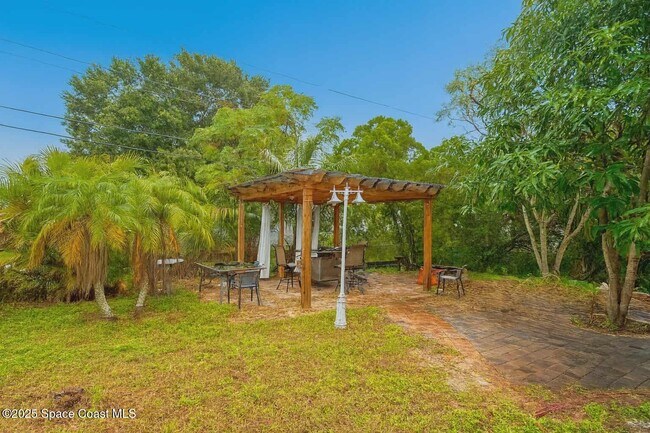 Building Photo - 1112 Broadmoor Dr