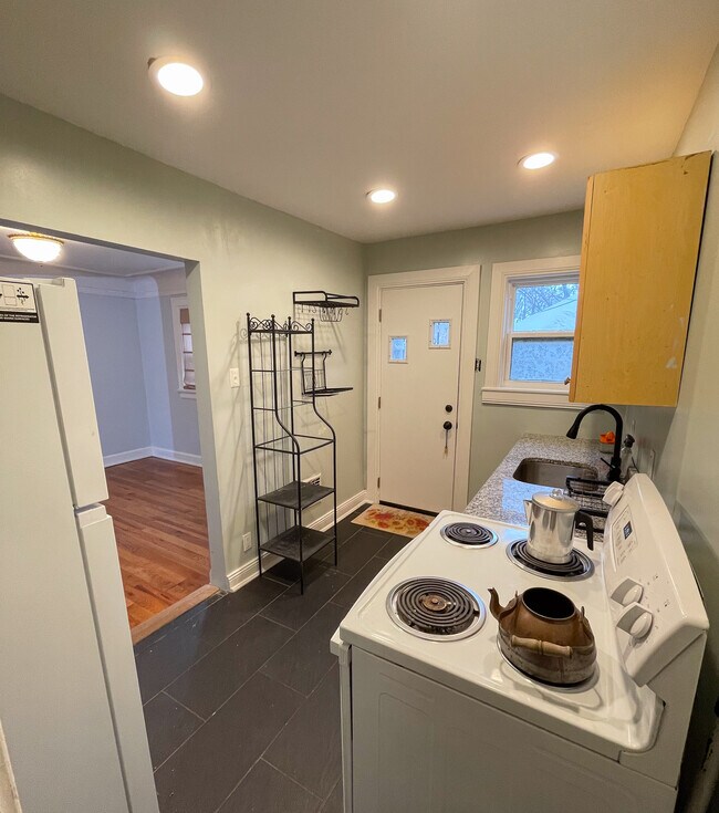 Kitchen - 2842 Ewald Cir