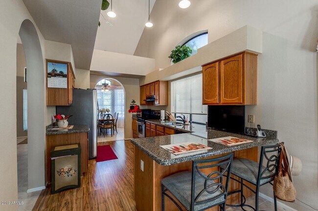 Building Photo - Location! Location! Beautiful 4 Bedroom/ 3 Bath Home! Ray/Kyrene