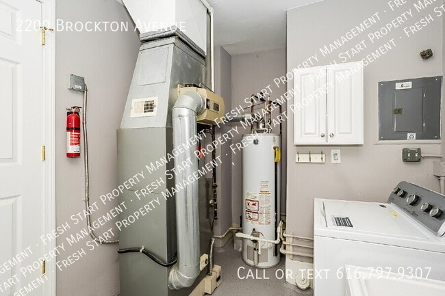 Building Photo - 2200 Brockton Ave