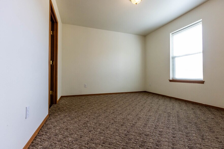 Down stairs bedroom - 1608 N Brook Ct