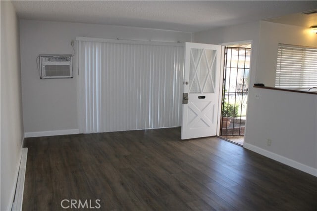 Building Photo - 1342 W Valencia Dr
