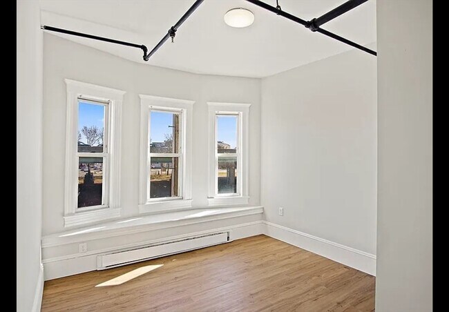 Building Photo - 2 Redfield St