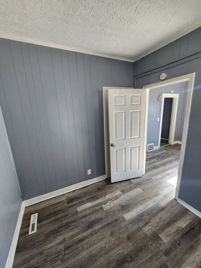 Building Photo - Charming 4-Bedroom Property in Prime Locat...