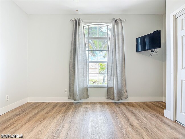 Building Photo - 351 Pindo Palm Dr