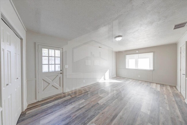 Building Photo - 7357 Evanston Ave