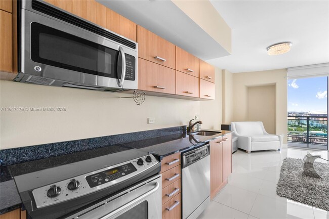 Building Photo - 350 S Miami Ave