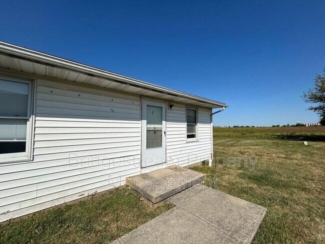 Building Photo - 214 Woodsview Dr