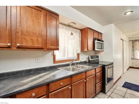 Building Photo - 1879 Greensburg Rd