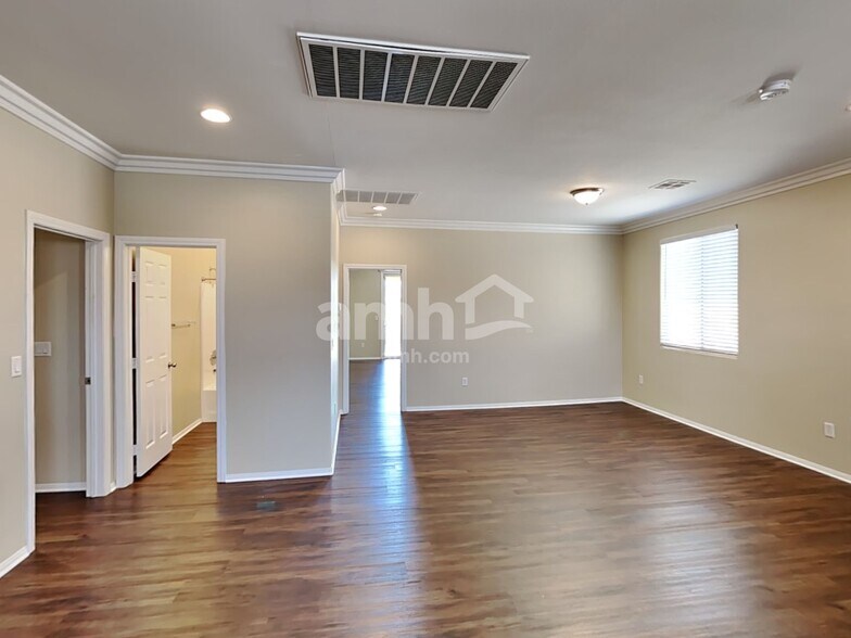 Building Photo - 7585 Engleberg Ave