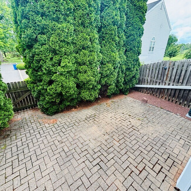 Building Photo - 2427 Linksman Ln