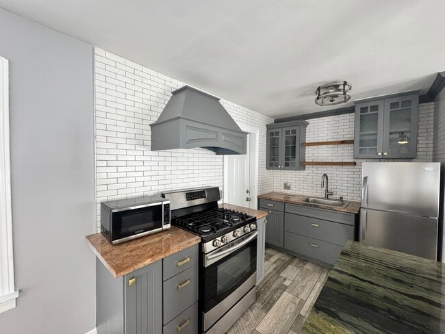 Building Photo - 322 S L St