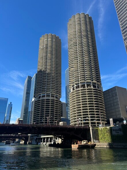 Building Photo - 300 N State St