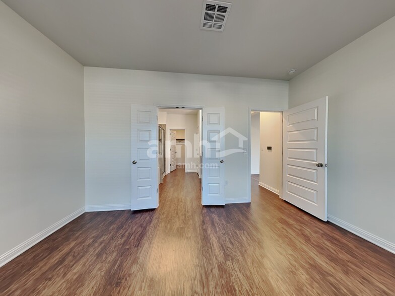 Building Photo - 5813 Monmarte Cove