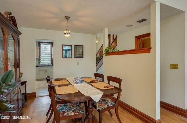 Building Photo - 2716 Oak St