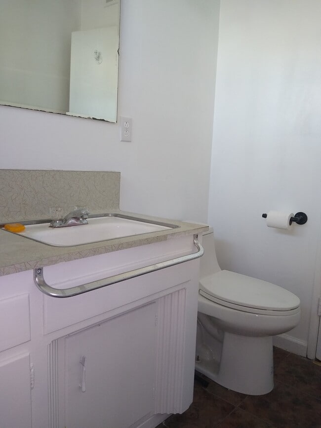 1/2 bath - 3105 Bristol Ave