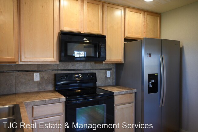 Building Photo - 2202 Valentia St