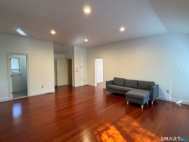 Building Photo - 108 Comstock Hill Ave