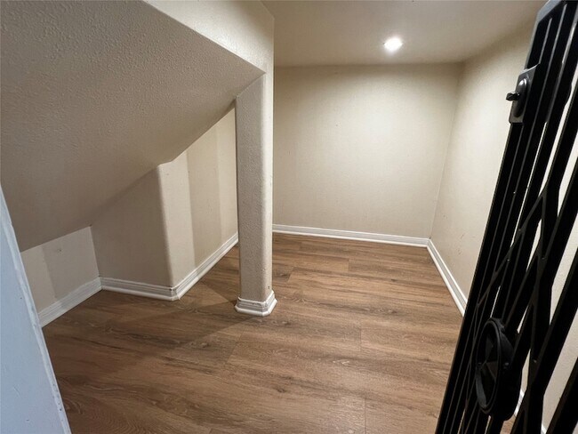 Building Photo - 10621 Sunflower Dr