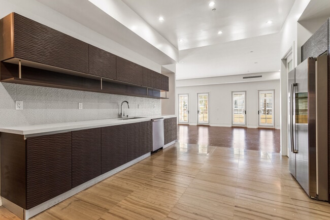 Building Photo - 225 S Hamilton Dr