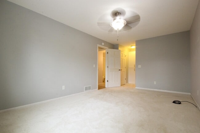 Building Photo - 4418 Clover Ln