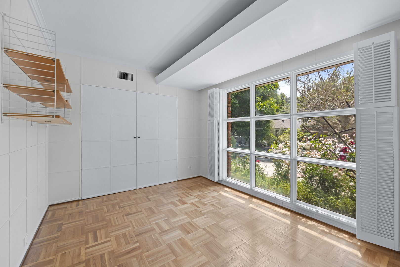 Building Photo - Classic Mid-Century home moments from Fryman Canyon