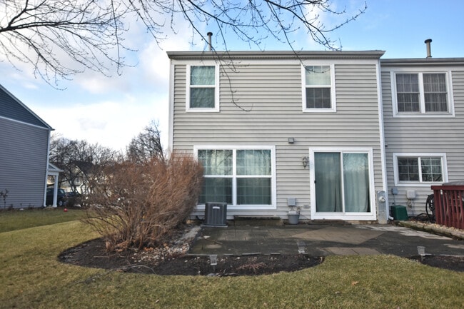 Building Photo - 1625 College Green Dr