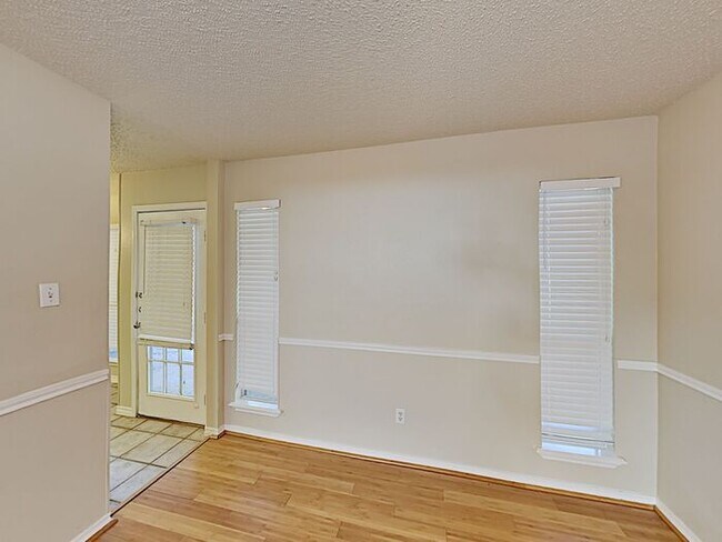 Building Photo - *No App Fee.*1 Month FREE Rent w/move in b...