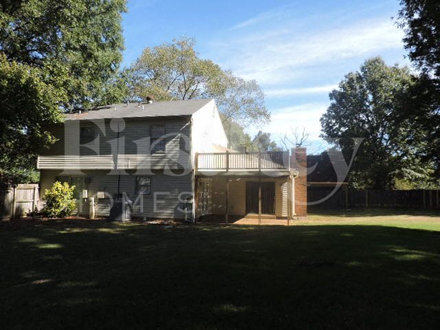 Building Photo - 8601 Thorncliff Fairway