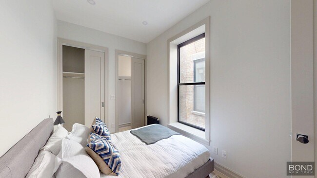Building Photo - 250 W 91st St