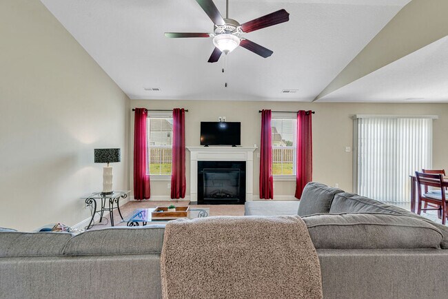 Building Photo - 293 Crossroads Store Dr