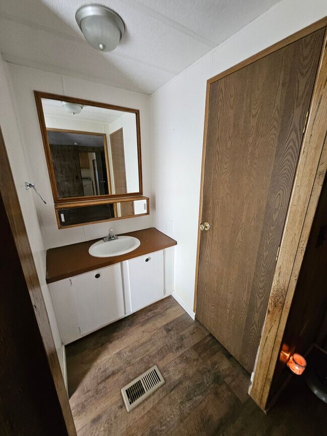 Building Photo - Newly Renovated 2 Bedroom Mobile in Bullhead City