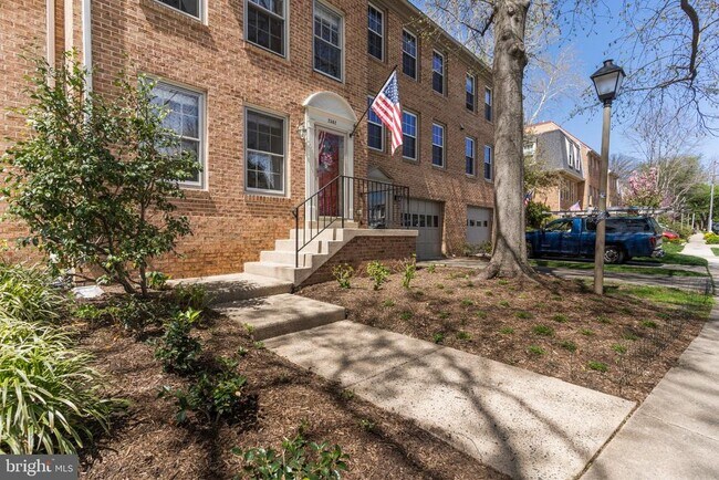 Building Photo - 2302 Sanford St
