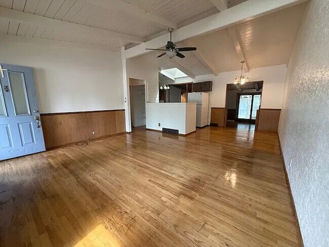 Building Photo - 2506 16th Ave