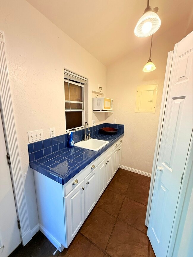 Building Photo - 92-8703 Tiki Lane, Unit B