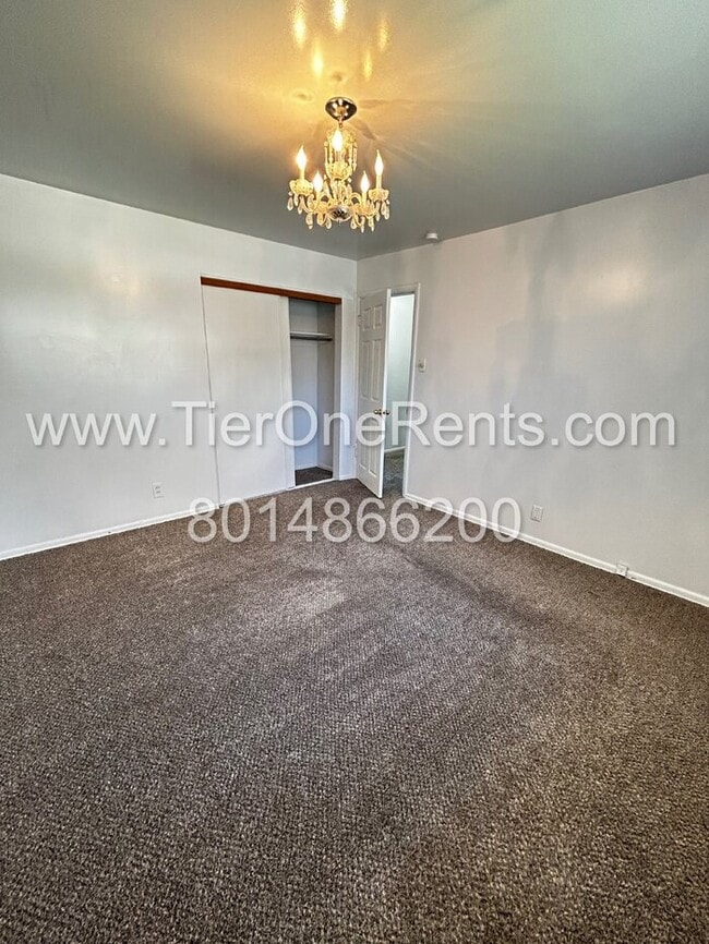 Building Photo - NO DEPOSIT option available for qualified ...