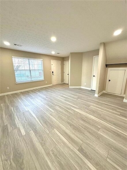 Building Photo - 6372 Wedgeview Dr