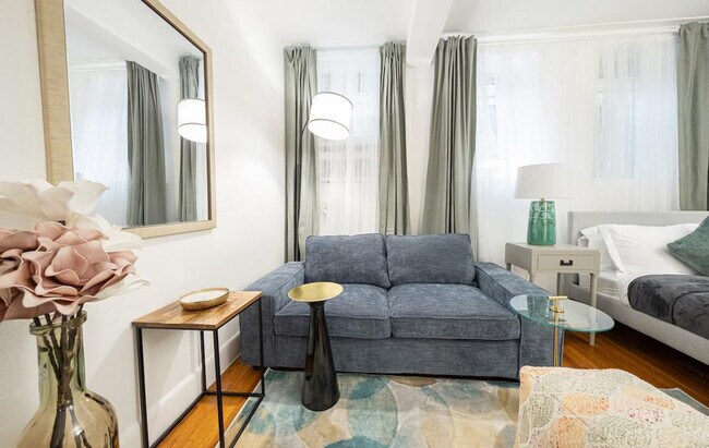 Building Photo - 330 E 74th St