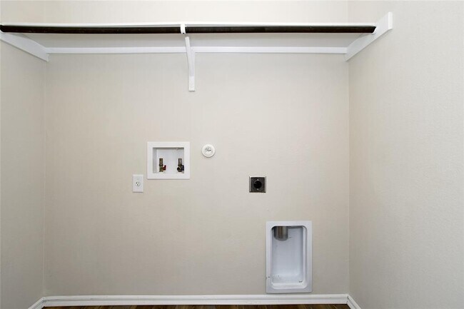 Building Photo - 7000 Crestone Rd